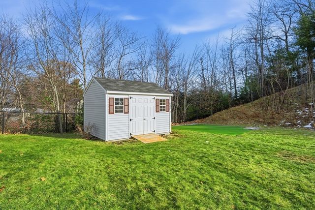 18 Downy Cir, Fitchburg, MA 01420