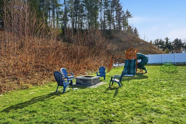 18 Downy Cir, Fitchburg, MA 01420