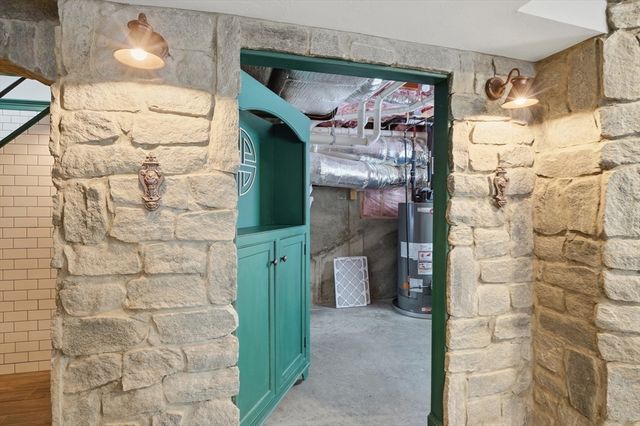 18 Downy Cir, Fitchburg, MA 01420