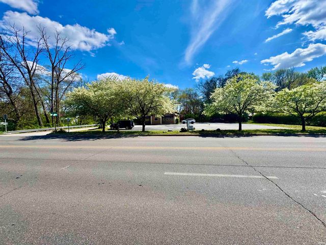 1227 E Bristol Street, Elkhart, IN 46514