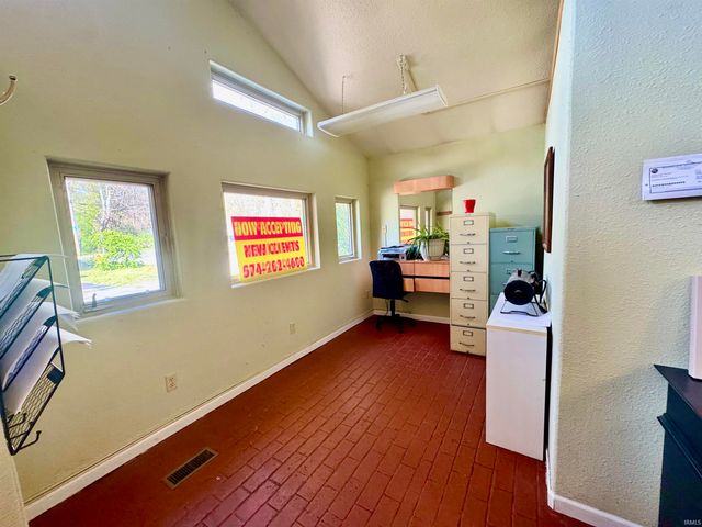 1227 E Bristol Street, Elkhart, IN 46514