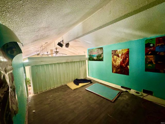 1227 E Bristol Street, Elkhart, IN 46514