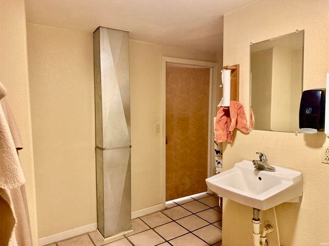 1227 E Bristol Street, Elkhart, IN 46514