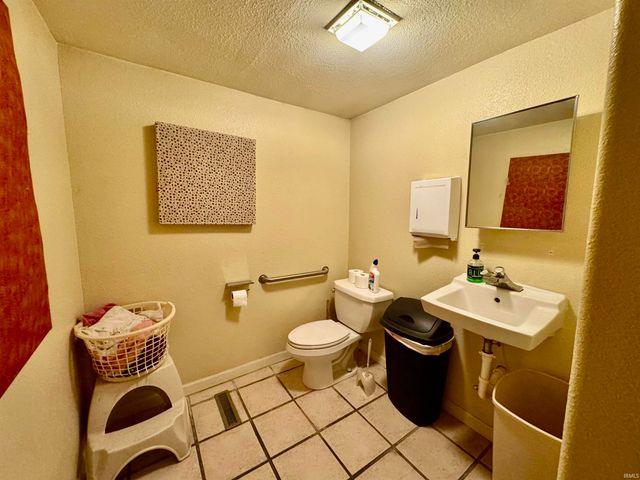 1227 E Bristol Street, Elkhart, IN 46514