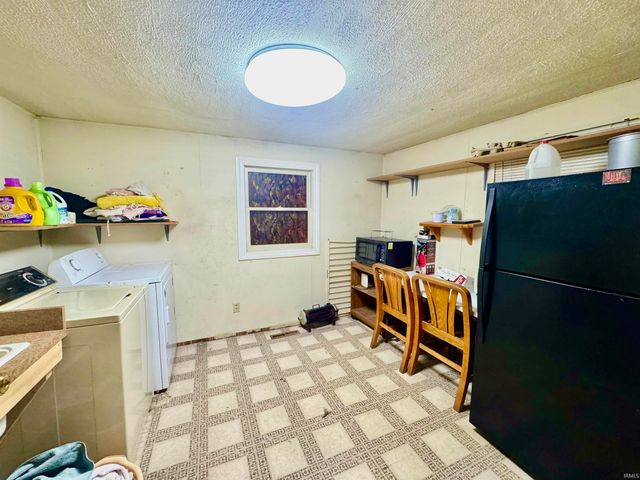 1227 E Bristol Street, Elkhart, IN 46514