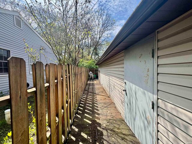 1227 E Bristol Street, Elkhart, IN 46514