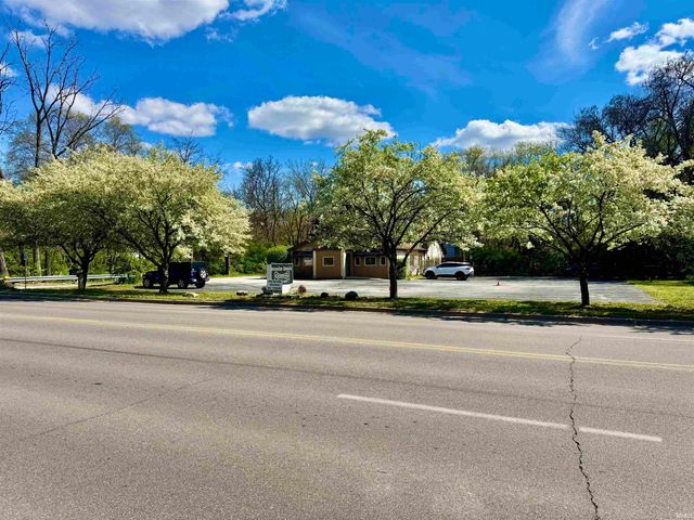 1227 E Bristol Street, Elkhart, IN 46514