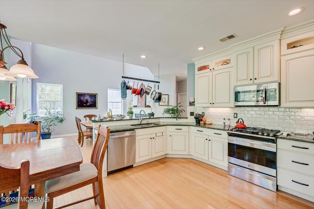 87 Queensbury Court, Morganville, NJ 07751