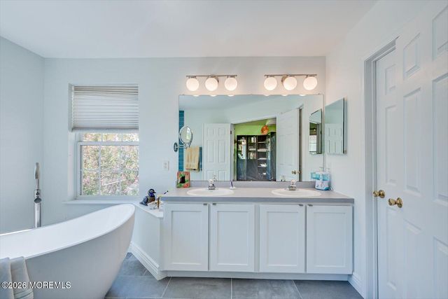 87 Queensbury Court, Morganville, NJ 07751
