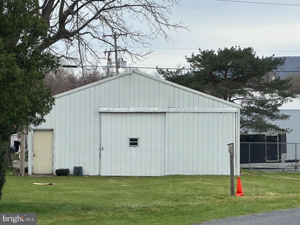 109 N BALTIMORE ST #POLE BUILDING, Dillsburg, PA 17019