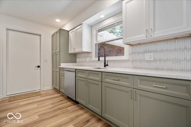 10712 Downing Street, Carmel, IN 46033