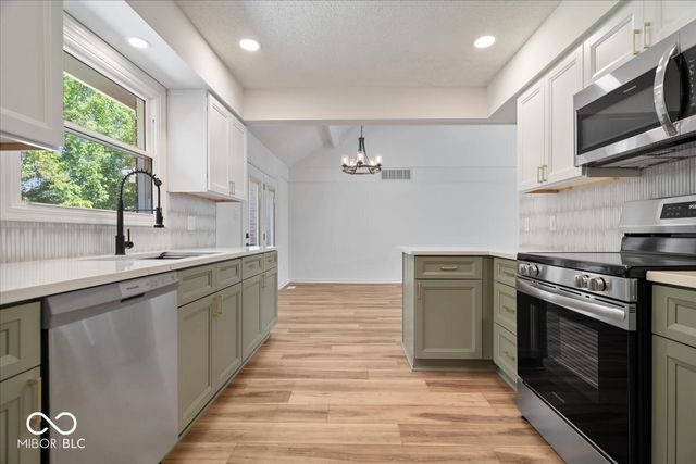 10712 Downing Street, Carmel, IN 46033