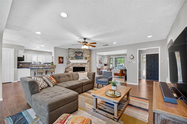 4114 Willow Hill Drive, Seabrook, TX 77586