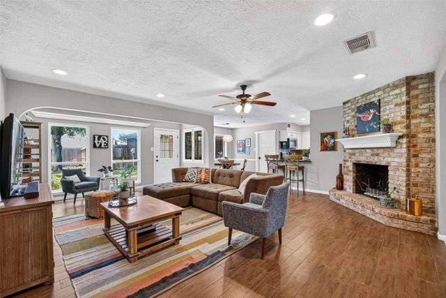 4114 Willow Hill Drive, Seabrook, TX 77586