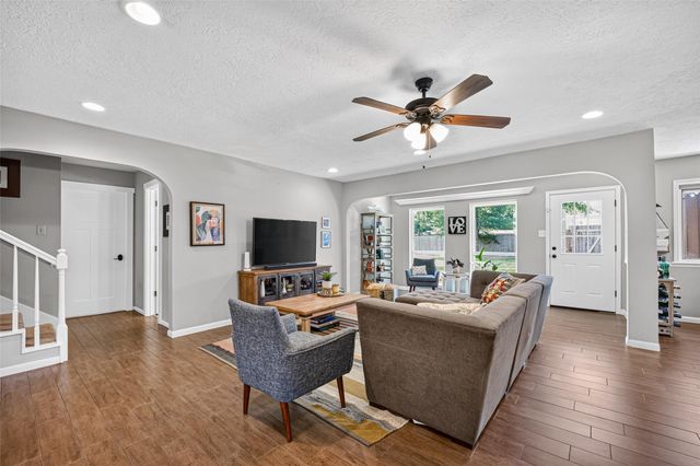 4114 Willow Hill Drive, Seabrook, TX 77586