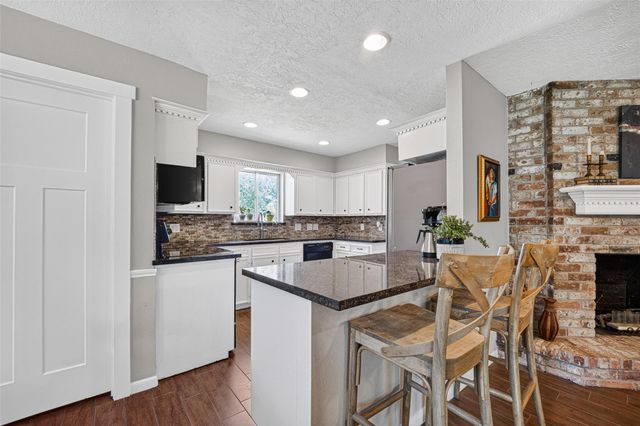4114 Willow Hill Drive, Seabrook, TX 77586