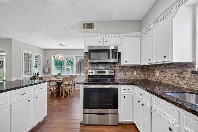 4114 Willow Hill Drive, Seabrook, TX 77586