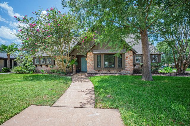 4114 Willow Hill Drive, Seabrook, TX 77586