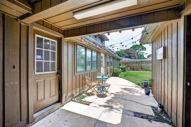 4114 Willow Hill Drive, Seabrook, TX 77586