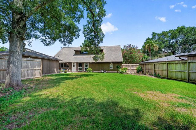4114 Willow Hill Drive, Seabrook, TX 77586