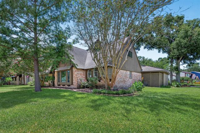 4114 Willow Hill Drive, Seabrook, TX 77586