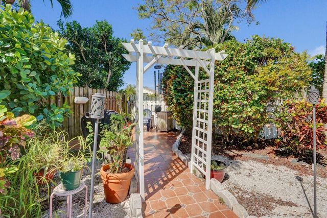 6423 Barton Creek Circle, Lake Worth, FL 33463