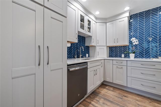 220 14TH AVENUE N, St Petersburg, FL 33701