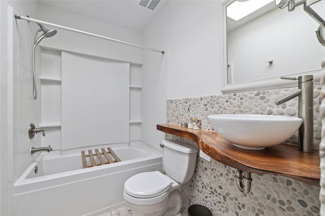 220 14TH AVENUE N, St Petersburg, FL 33701