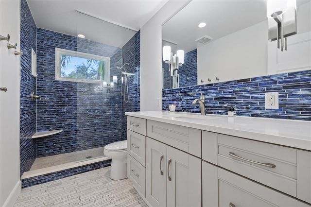 220 14TH AVENUE N, St Petersburg, FL 33701