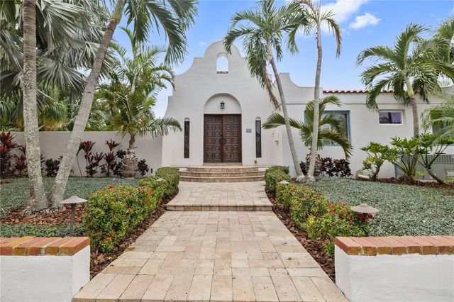 220 14TH AVENUE N, St Petersburg, FL 33701