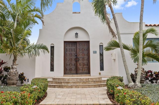 220 14TH AVENUE N, St Petersburg, FL 33701