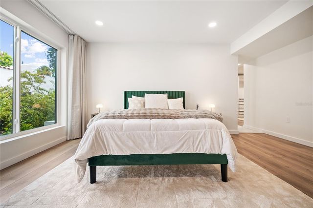 220 14TH AVENUE N, St Petersburg, FL 33701