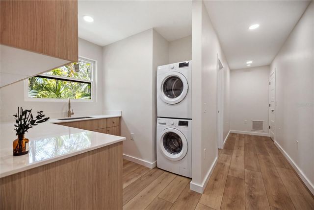 220 14TH AVENUE N, St Petersburg, FL 33701