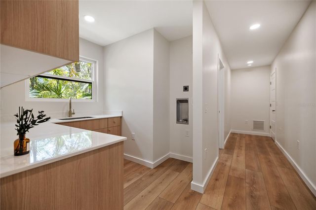 220 14TH AVENUE N, St Petersburg, FL 33701