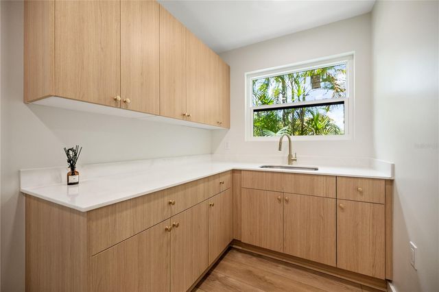 220 14TH AVENUE N, St Petersburg, FL 33701