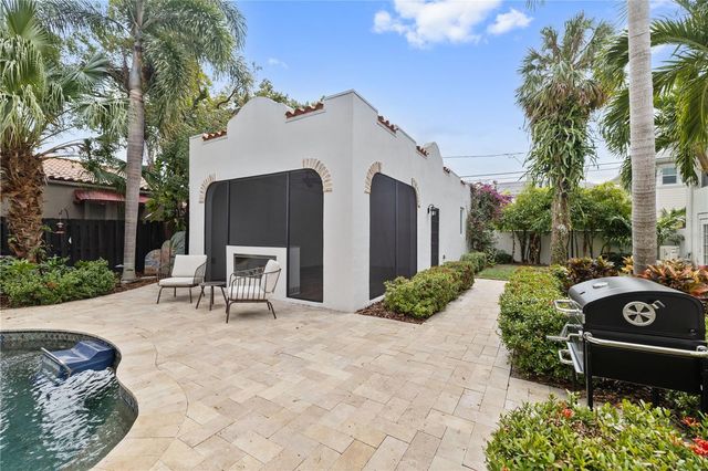 220 14TH AVENUE N, St Petersburg, FL 33701
