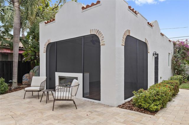 220 14TH AVENUE N, St Petersburg, FL 33701