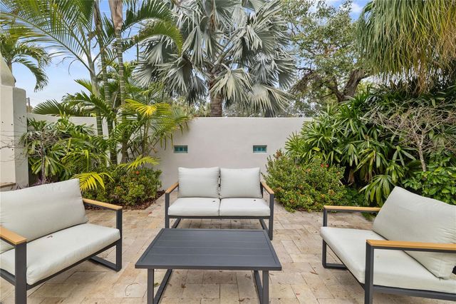 220 14TH AVENUE N, St Petersburg, FL 33701