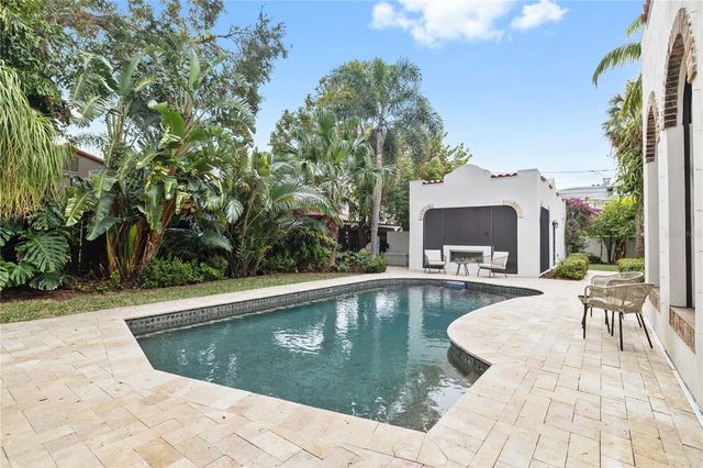 220 14TH AVENUE N, St Petersburg, FL 33701