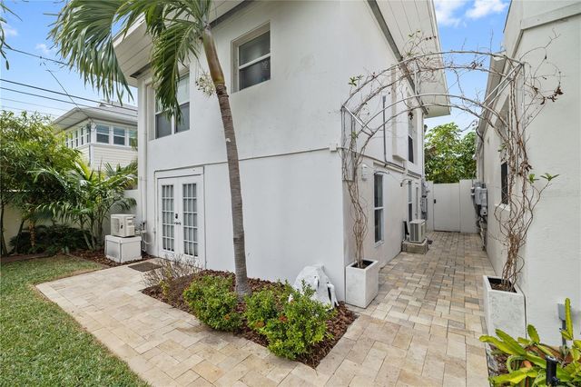 220 14TH AVENUE N, St Petersburg, FL 33701