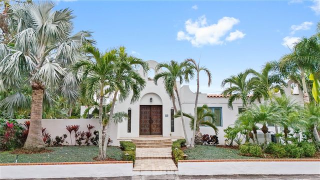 220 14TH AVENUE N, St Petersburg, FL 33701