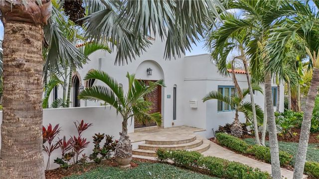 220 14TH AVENUE N, St Petersburg, FL 33701