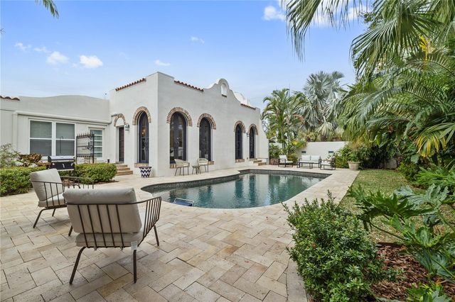 220 14TH AVENUE N, St Petersburg, FL 33701