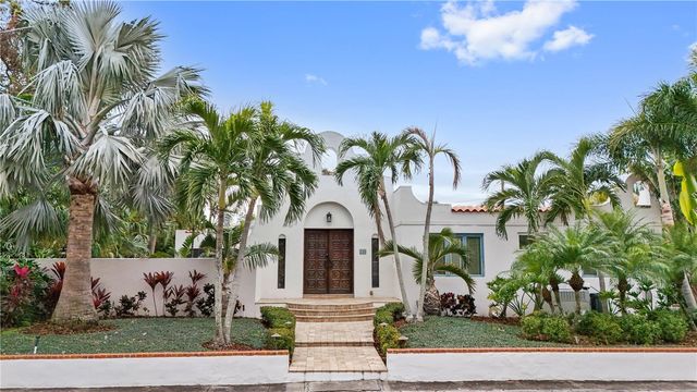 220 14TH AVENUE N, St Petersburg, FL 33701