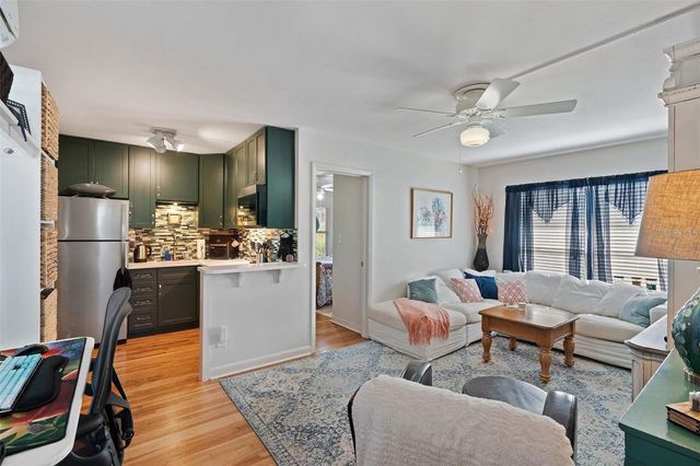 220 14TH AVENUE N, St Petersburg, FL 33701