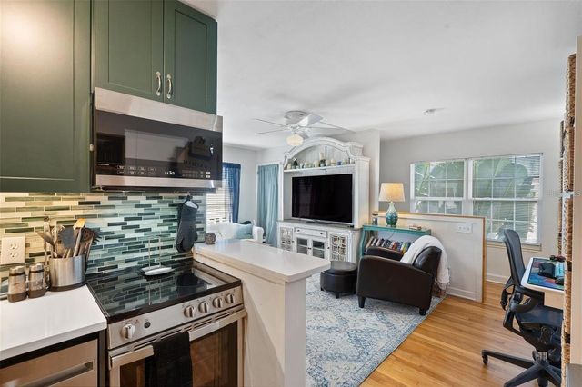 220 14TH AVENUE N, St Petersburg, FL 33701