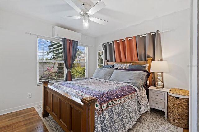 220 14TH AVENUE N, St Petersburg, FL 33701