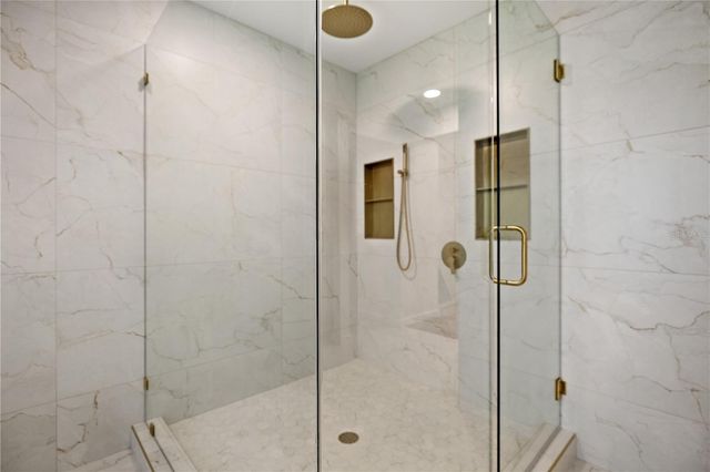 220 14TH AVENUE N, St Petersburg, FL 33701