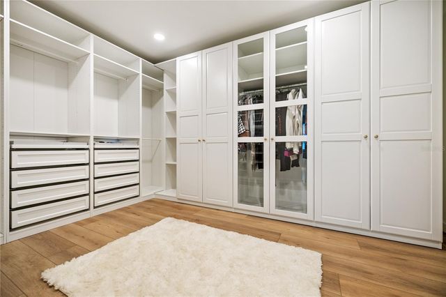 220 14TH AVENUE N, St Petersburg, FL 33701