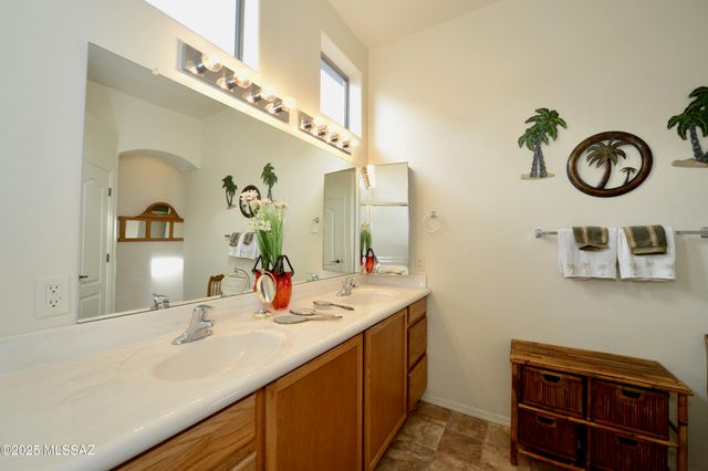 938 W Ashworth Road, Green Valley, AZ 85614